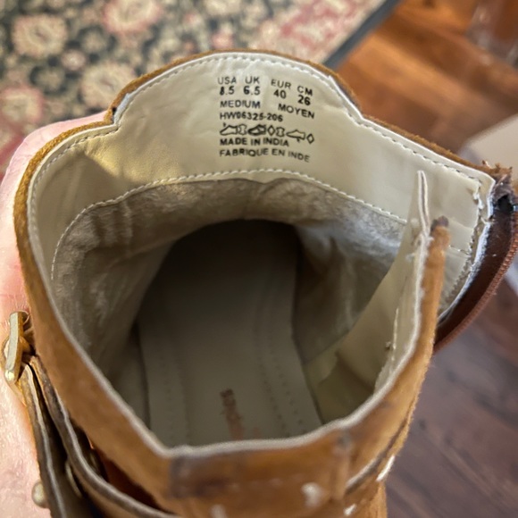 Brand new Camel Suede Hushpuppies Boots In the Box - Size 8.5 - Picture 6 of 6